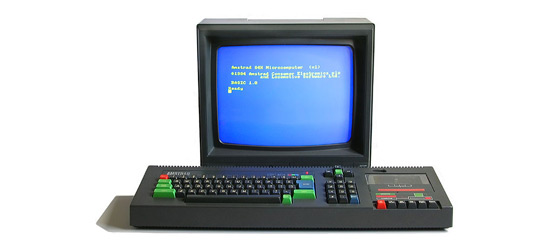 كمبيوتر امستراد سي بي سي 464 بسعر 199 استرليني صدر في عام 1984